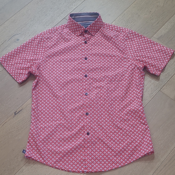 EUC Mizzen+Main Shirt Men's sz S/Trim Salmon Shell Print Leeward Short Sleeve - Picture 1 of 9
